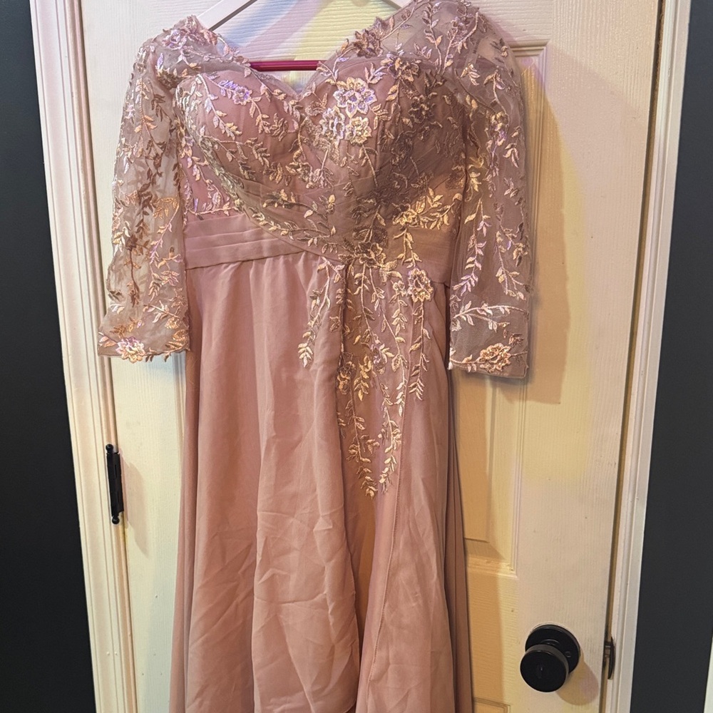 Elegant Lace Dress in Pink New without tags